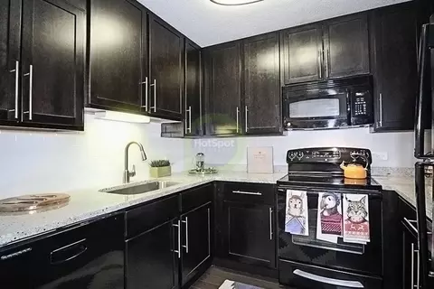 77 W Huron St #2-1, Chicago, IL 60654