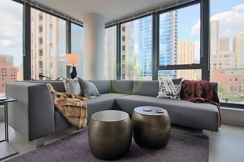 165 W Superior St #3-3, Chicago, IL 60654