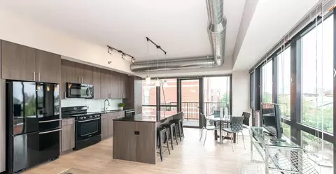 211 W Scott St #3-2, Chicago, IL 60610