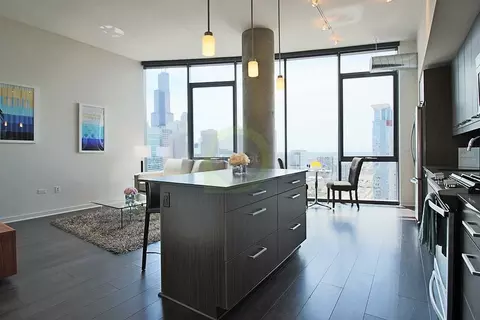 730 W Couch Pl #3-2, Chicago, IL 60661