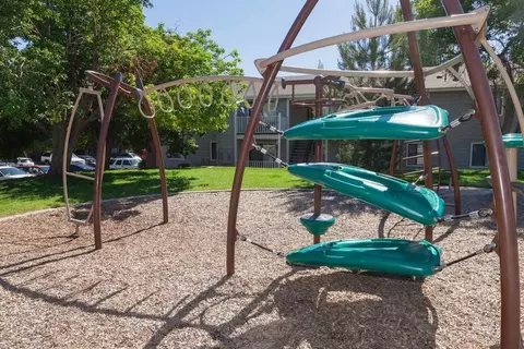 932 S Helena Way, Aurora, CO 80017