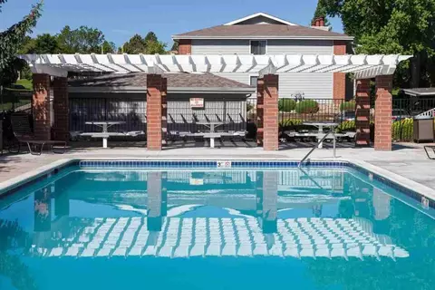 932 S Helena Way, Aurora, CO 80017