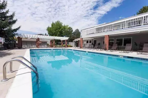 932 S Helena Way, Aurora, CO 80017