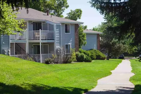 932 S Helena Way, Aurora, CO 80017