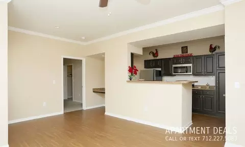 3289 Walnut Bend Ln #537, Houston, TX 77042
