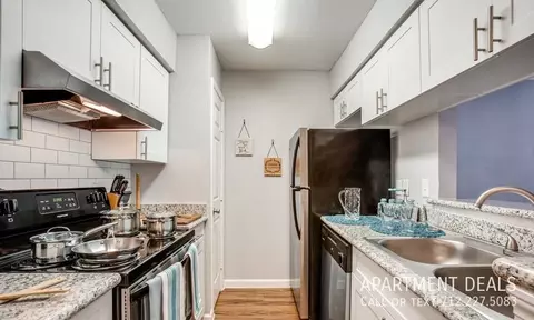 857 Threadneedle St #922, Houston, TX 77079