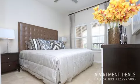 813 S Post Oak Ln #1128, Houston, TX 77056