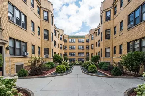 2317 N Rockwell St #3A, Chicago, IL 60647