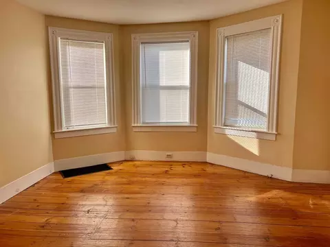 118 Palm St #1, Nashua, NH 03060