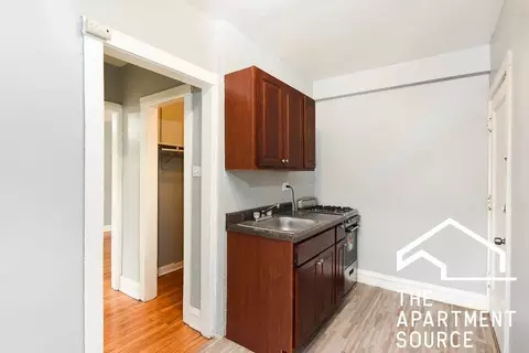 4606 N Beacon St #2C, Chicago, IL 60640