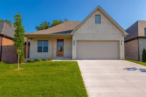 310 Kanis Ridge Dr, Little Rock, AR 72223