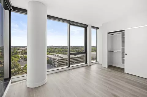 1101 W Van Buren St #2-2, Chicago, IL 60607