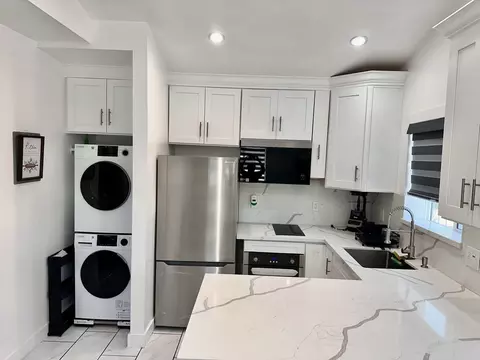 7013 Bellaire Ave, North Hollywood, CA 91605