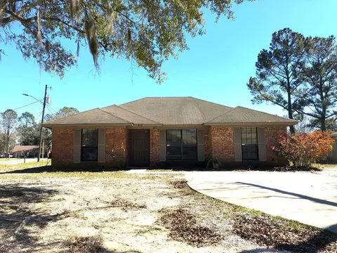 912 Granger Dr, Hinesville, GA 31313