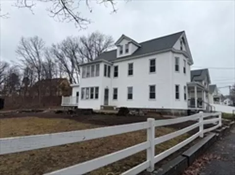 18 Mount Pleasant St, North Chelmsford, MA 01863