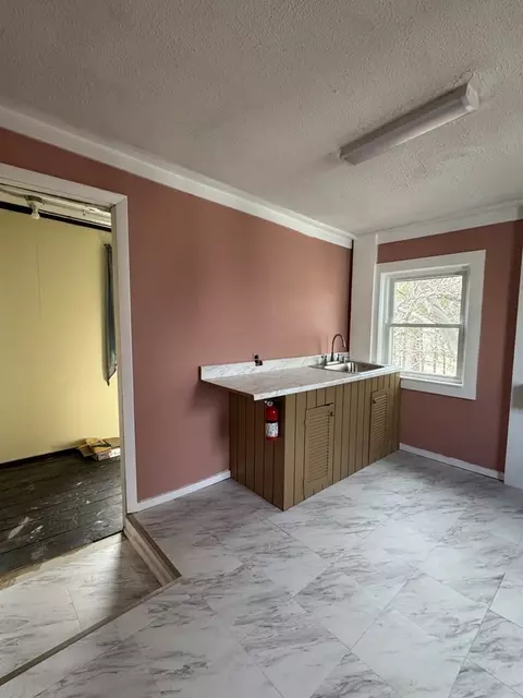 129 Grasmere St #2R, Newton, MA 02458
