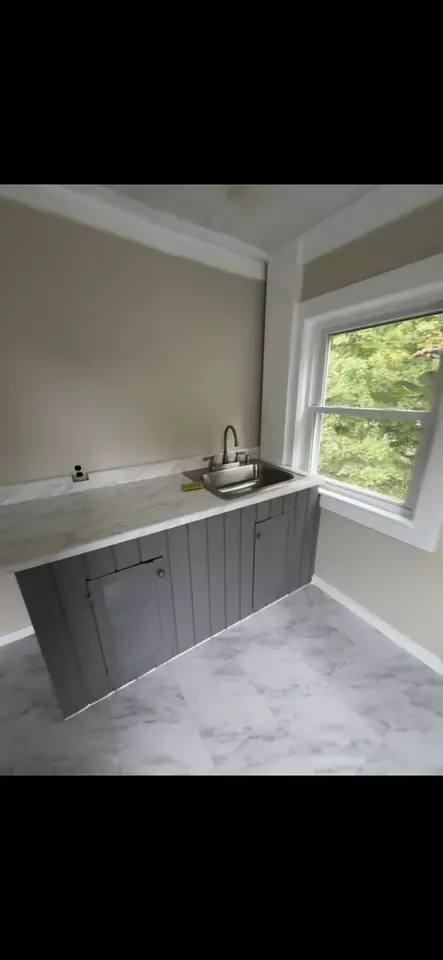 129 Grasmere St #2R, Newton, MA 02458