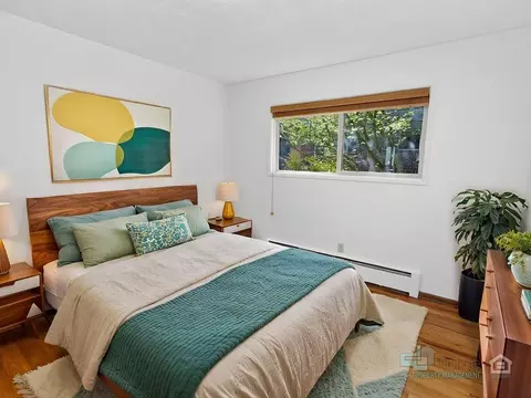 908 SW Gaines St, Portland, OR 97239