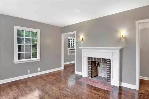2103 E Victory Dr, Mobile, AL 36606 photo 4
