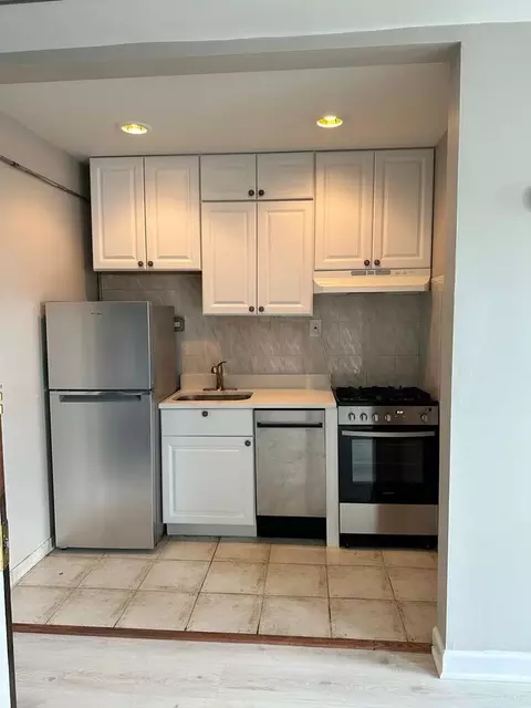 4764 N Virginia Ave #207, Chicago, IL 60625