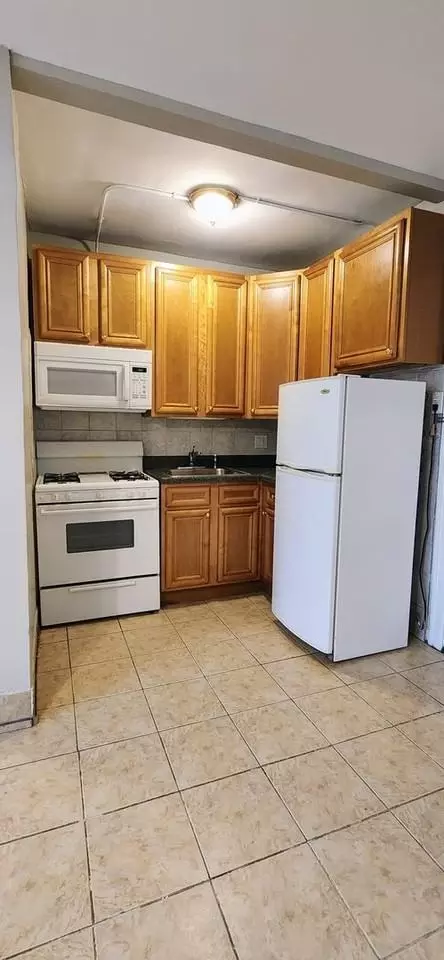 4764 N Virginia Ave #212, Chicago, IL 60625