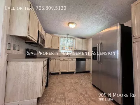 909 N Moore Rd, Chattanooga, TN 37411