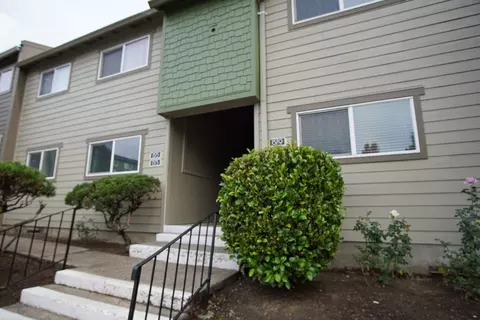 1515 SE Stark St, Portland, OR 97214