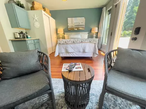 175 E St, Jacksonville, OR 97530 photo 3