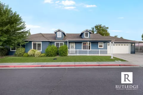 1013 Hope Dr, Central Point, OR 97502