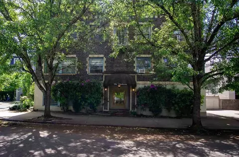 1904 NE Couch St #207, Portland, OR 97232