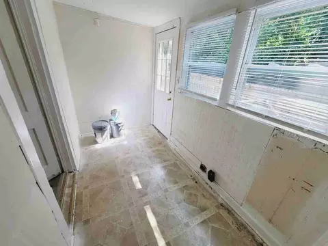104 N Ransom St, Gastonia, NC 28052