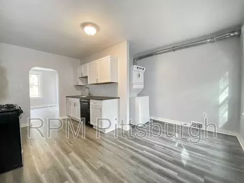 1804 Rhine St, Pittsburgh, PA 15212