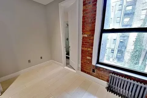 227 E 82nd St #2W, New York, NY 10028