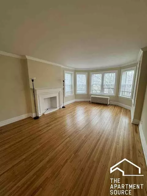 2221 W Arthur Ave #3, Chicago, IL 60645