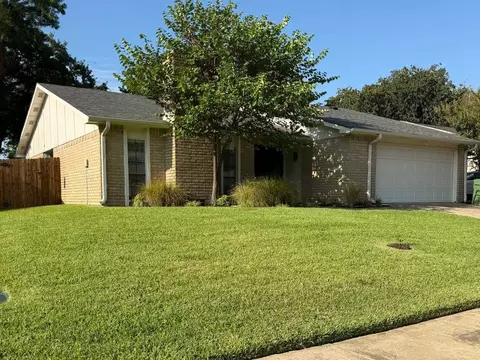 6700 Forestview Dr, Arlington, TX 76016