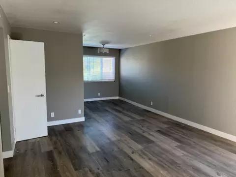 11040 Hesby St #102, Los Angeles, CA 91601