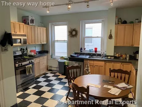 108 Central St #3R, Somerville, MA 02143