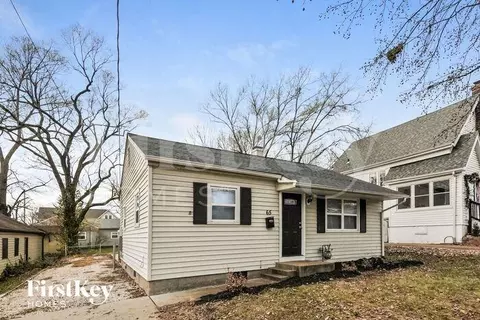65 S Laclede Station Rd, Webster Groves, MO 63119