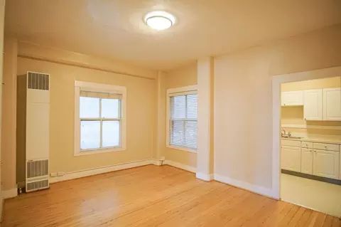 715 SW King Ave #4, Portland, OR 97205