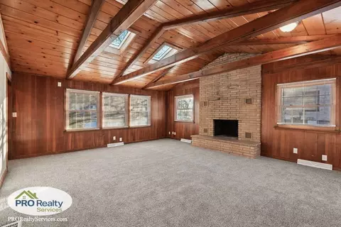 2575 17th Ave E, Maplewood, MN 55109