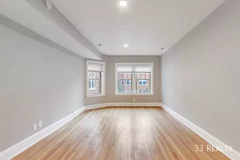 948 Pleasant St #2J, Oak Park, IL 60302