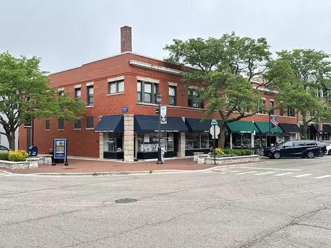 347 Park Ave #2, Glencoe, IL 60022