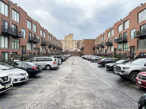954 W Grace St #J202, Chicago, IL 60613