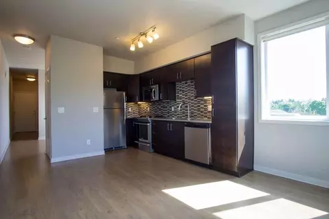2250 NE Glisan St #410, Portland, OR 97232
