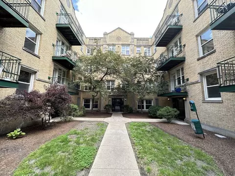 914 W Dakin St #215, Chicago, IL 60613