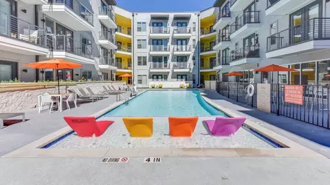 605 W St Johns Ave #B3-16, Austin, TX 78752
