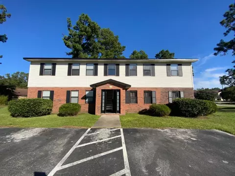 100 Ravenwood Dr #B, Jacksonville, NC 28546