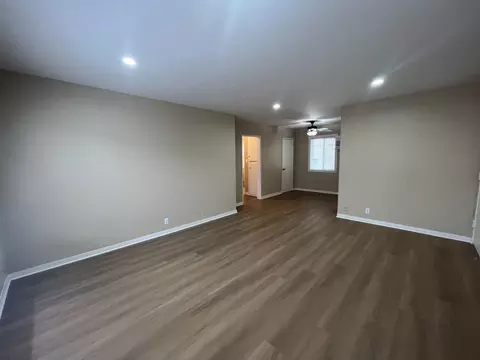 14149 Vanowen St #1, Los Angeles, CA 91405