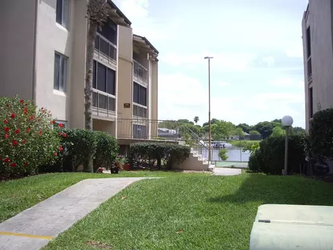 618 Orange Dr #212, Altamonte Springs, FL 32701