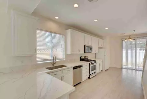 1796 Spanish Sky Ave, Paradise, NV 89183